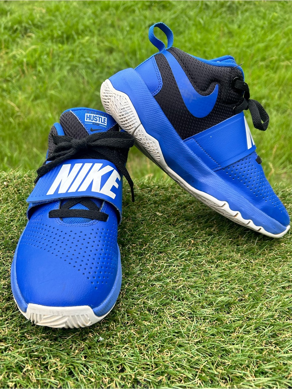 Nike Team Hustle D 8 GS 881941-405 Black Blue , size 6c,Basketball Shoes